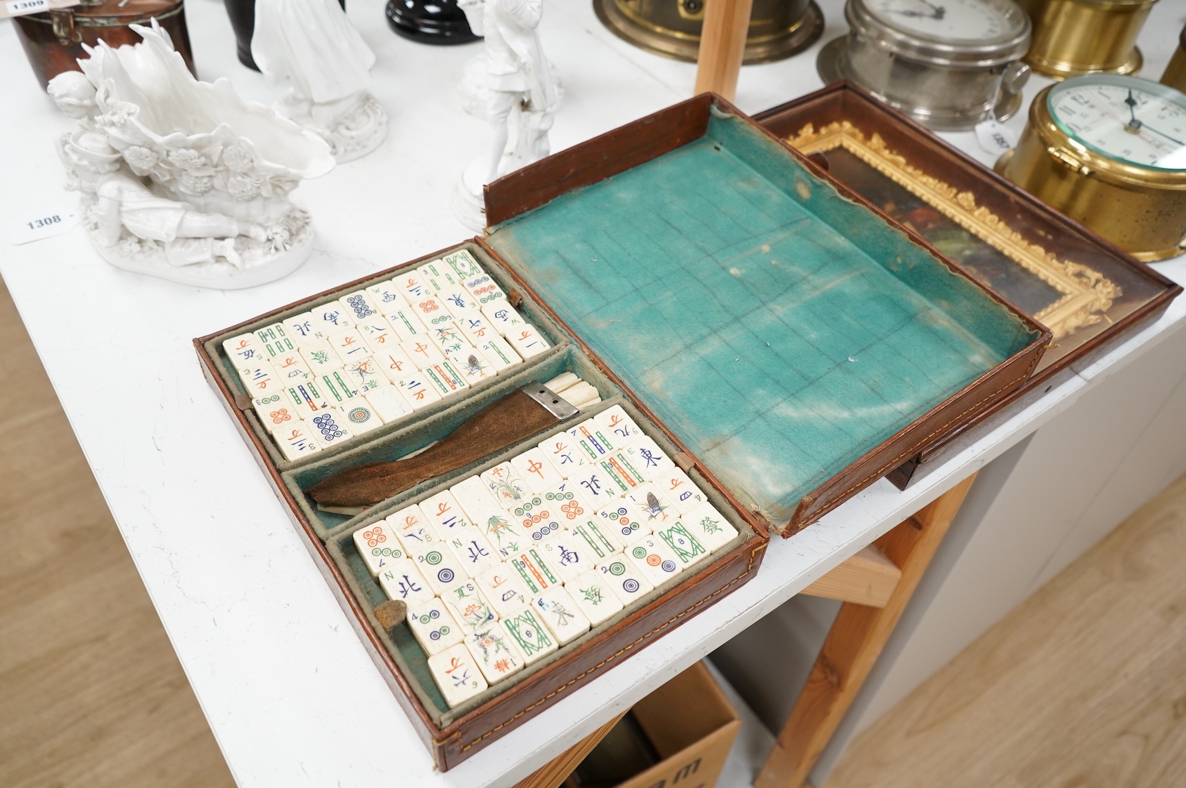 A leather cased Mah Jong set, 33.5cm x 22cm
